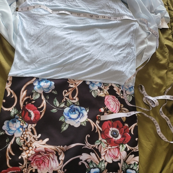 Light  dress - Picture 3 of 4